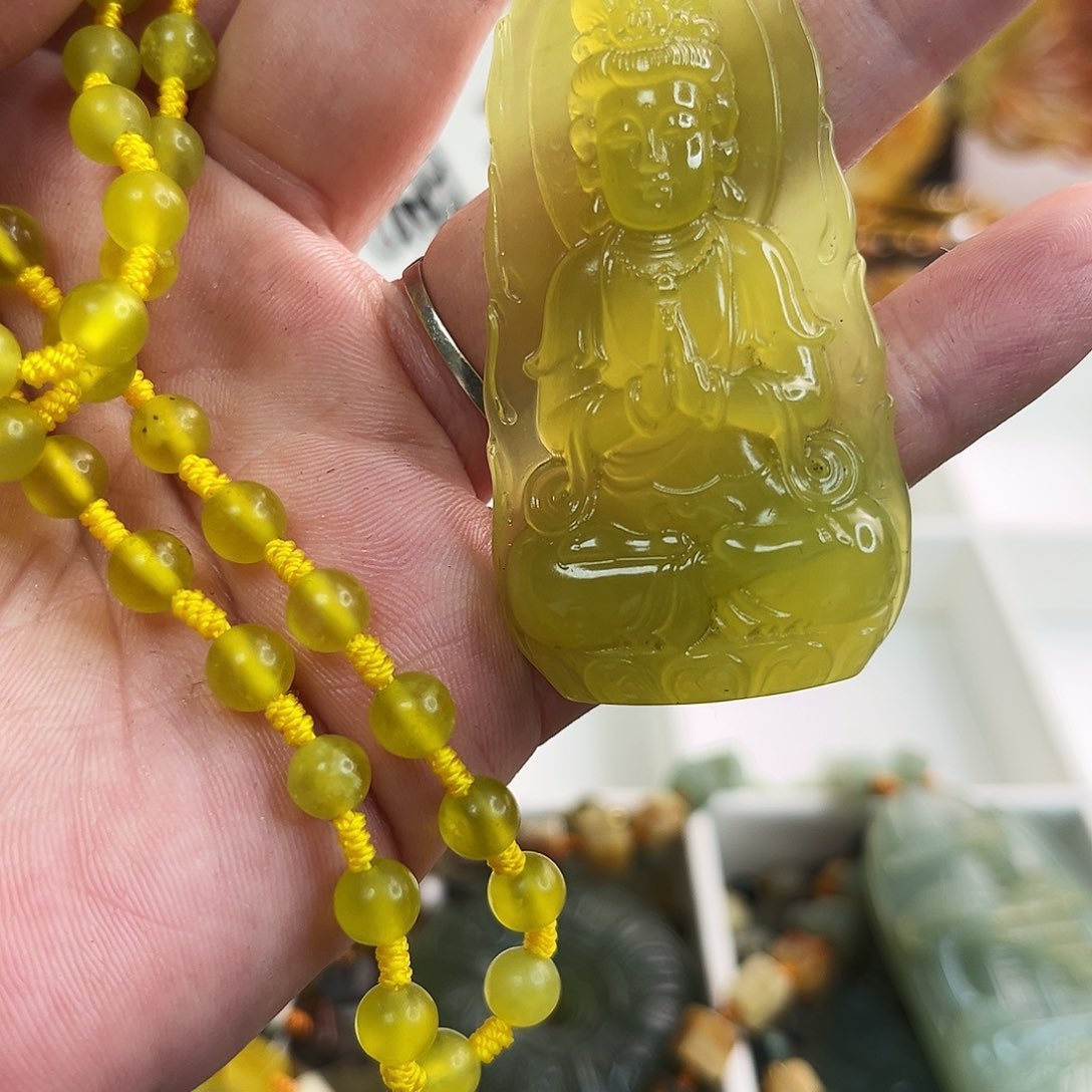 蛇纹石玉颈饰未镶嵌