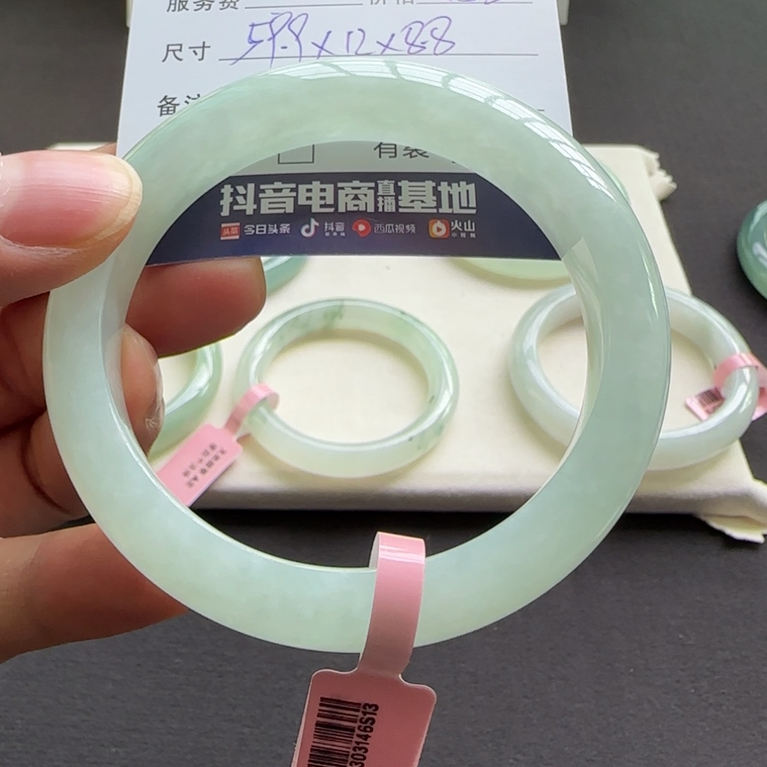 翡翠手镯未镶嵌天然A货翡翠手镯