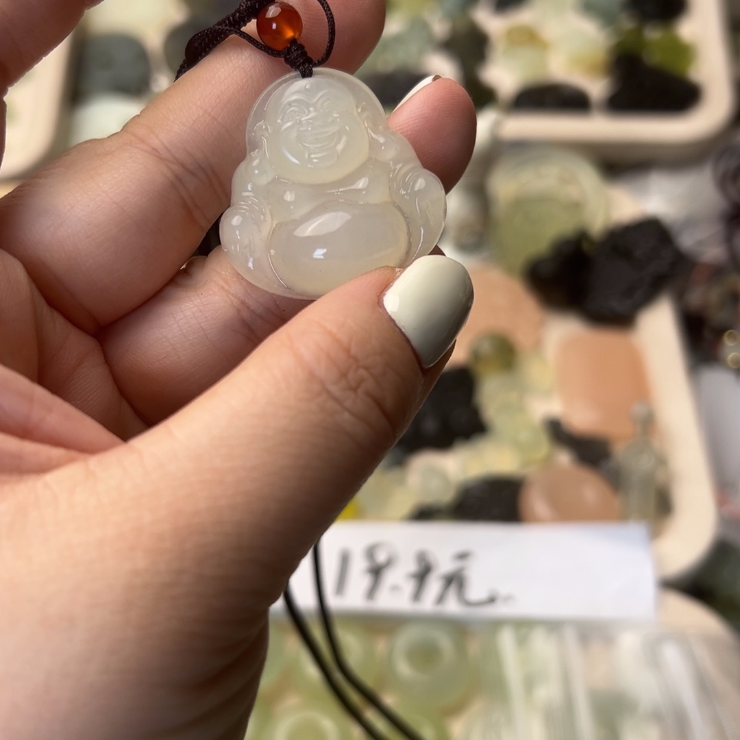 蛇纹石玉颈饰合金