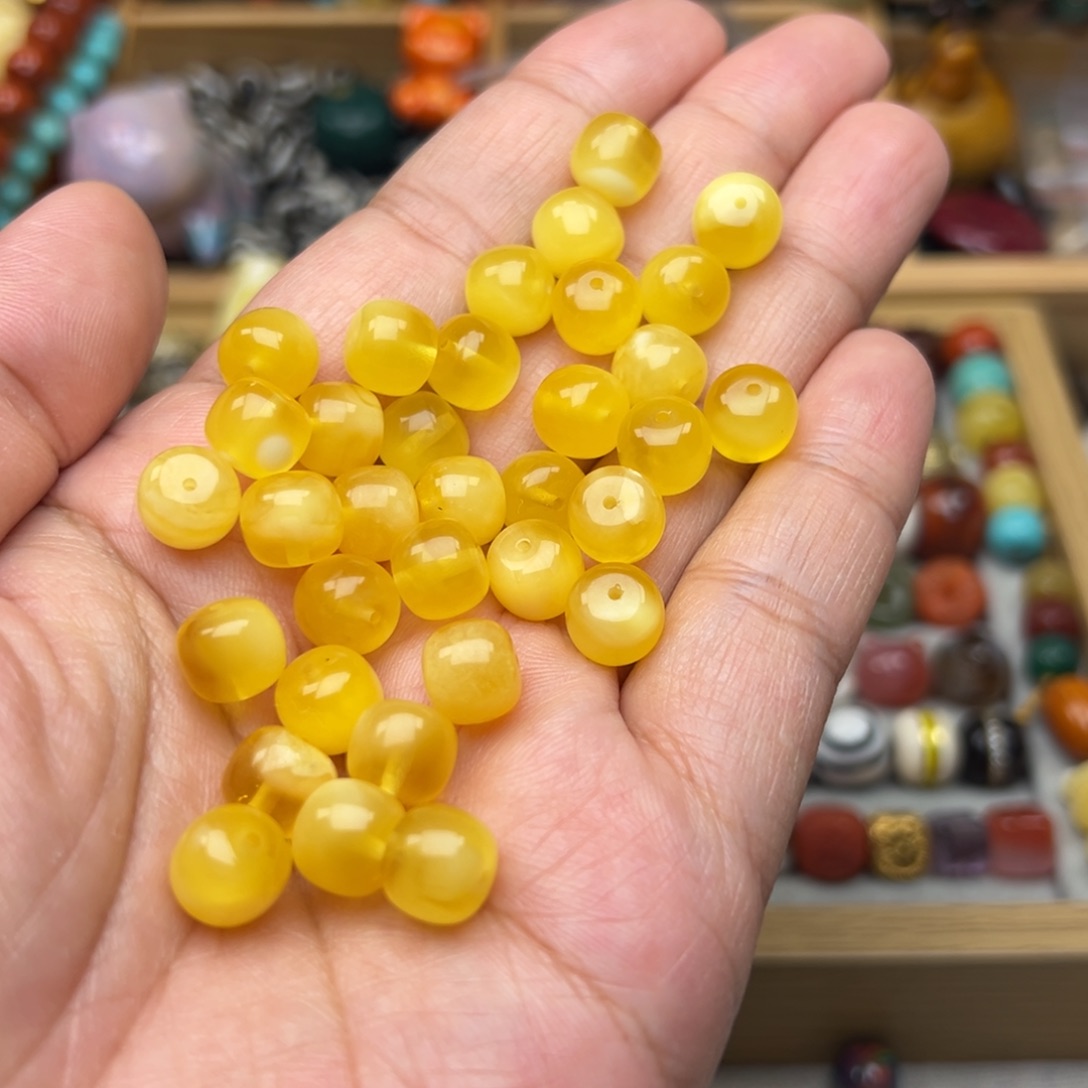 蜜蜡裸石未镶嵌9mm老型多样性发其中一颗