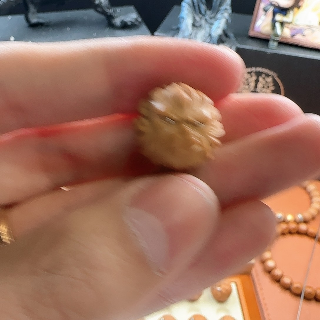 猴头核桃吊坠舔猴