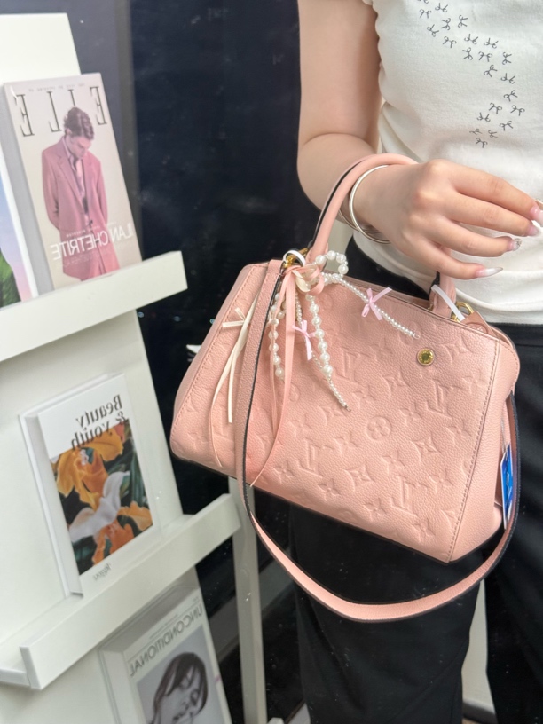 95新 LouisVuitton/路易威登 樱花粉压纹蒙田手提包单肩包