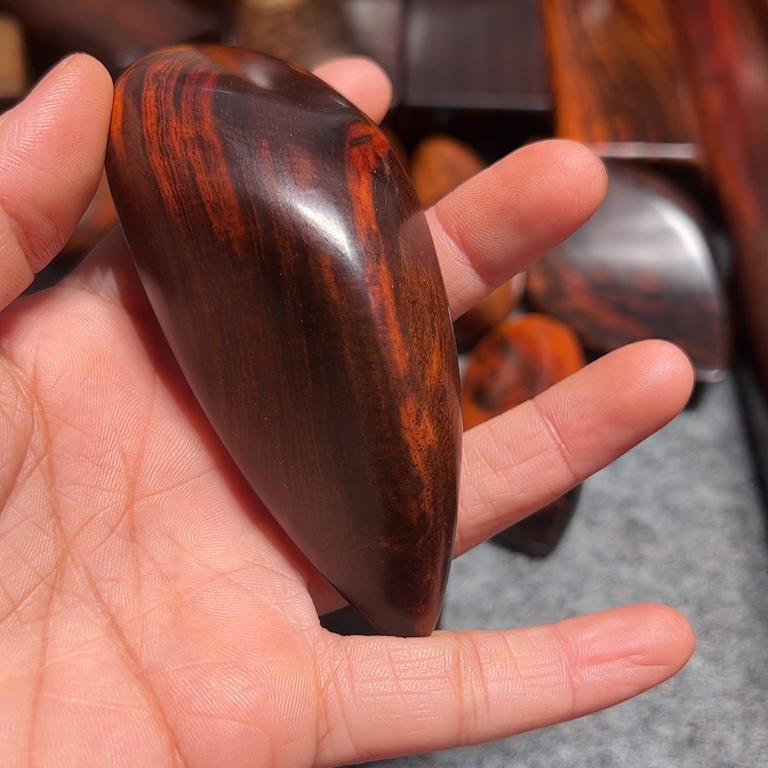 曹***生交趾黄檀（大红酸枝）