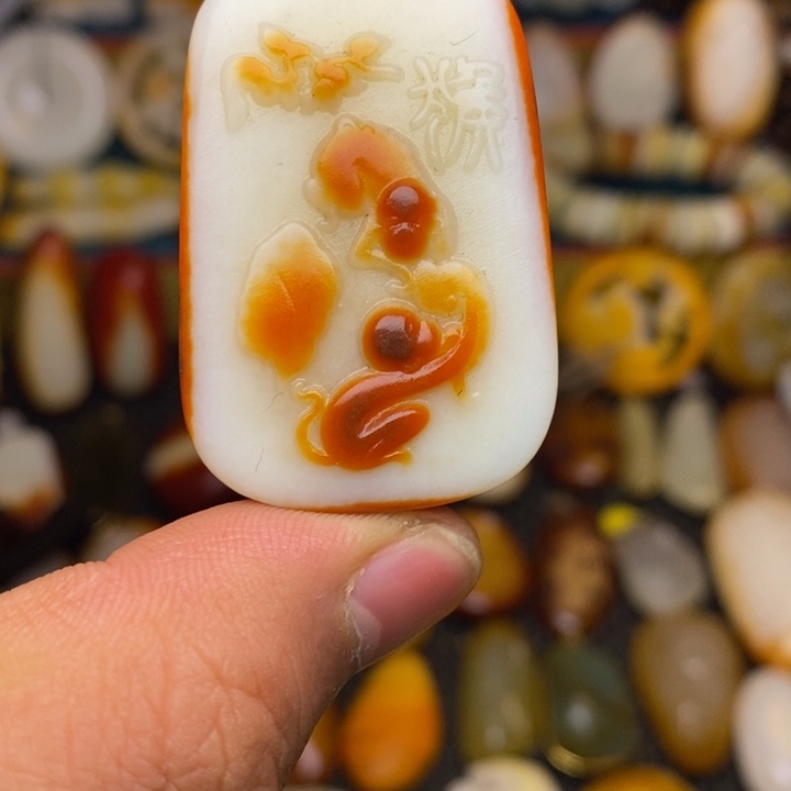 和田玉未镶嵌吊坠(赠链)