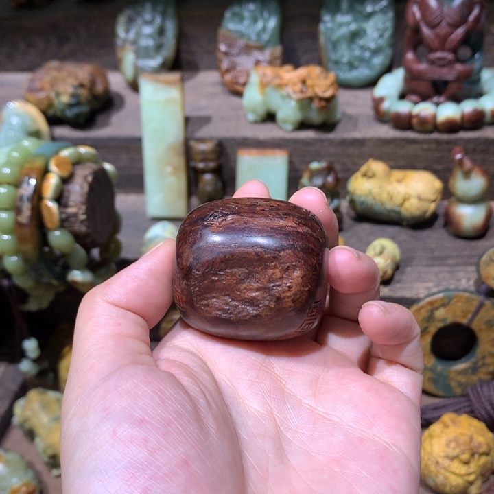 未镶嵌岫岩河磨玉（透闪石质玉）挂件