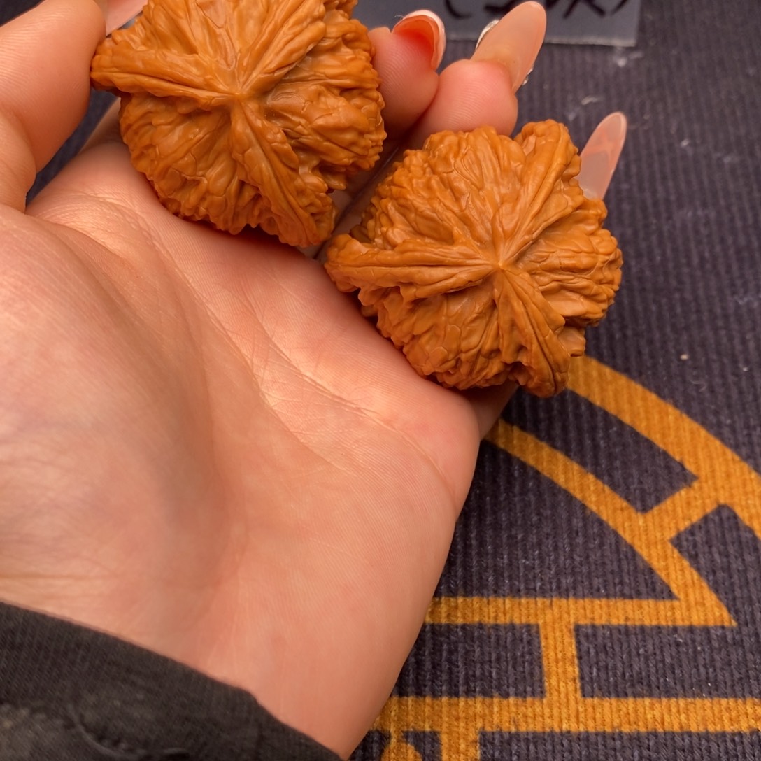 小***流文玩核桃吊坠白狮子
