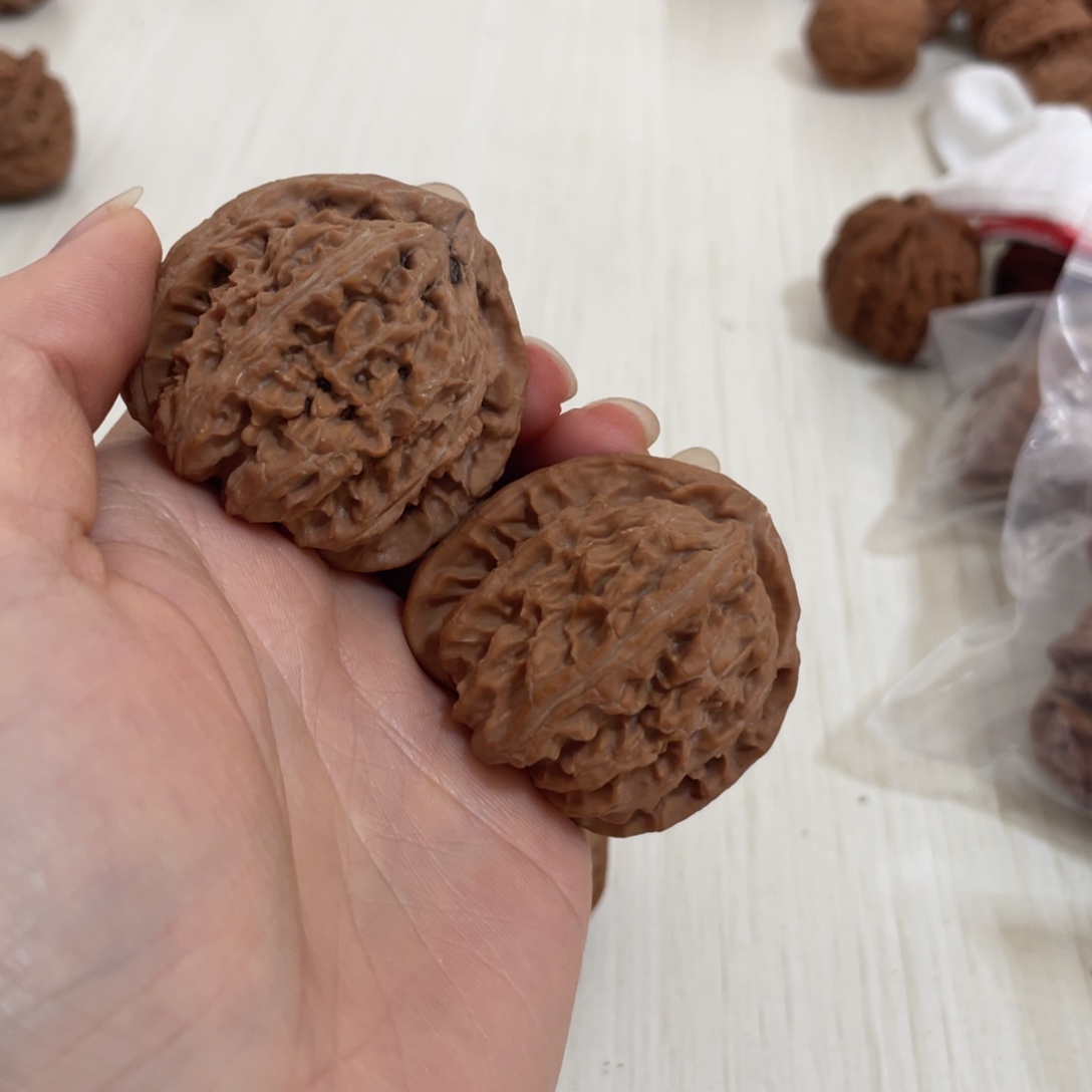 易***炸文玩核桃吊坠白狮子有黄尖