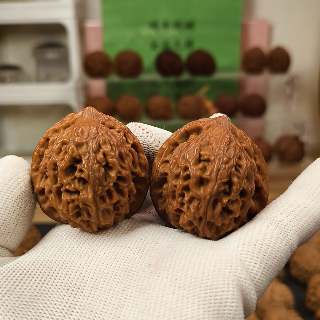 文玩核桃吊坠橘峰