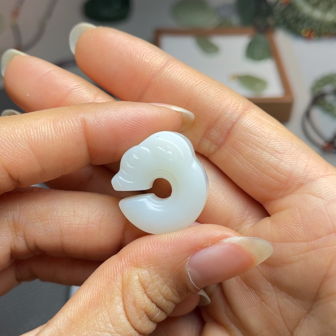 和田玉颈饰未镶嵌