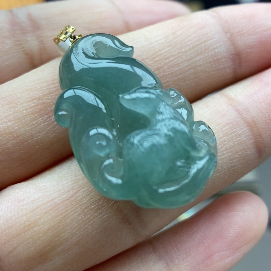 翡翠18K金镶嵌颈饰吊坠