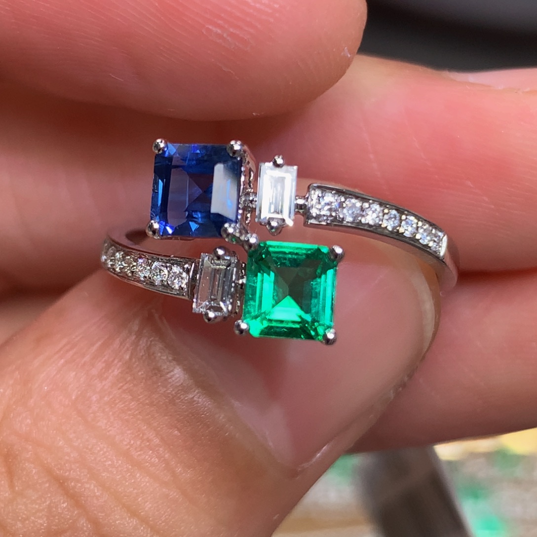 祖母绿戒指18K金镶嵌