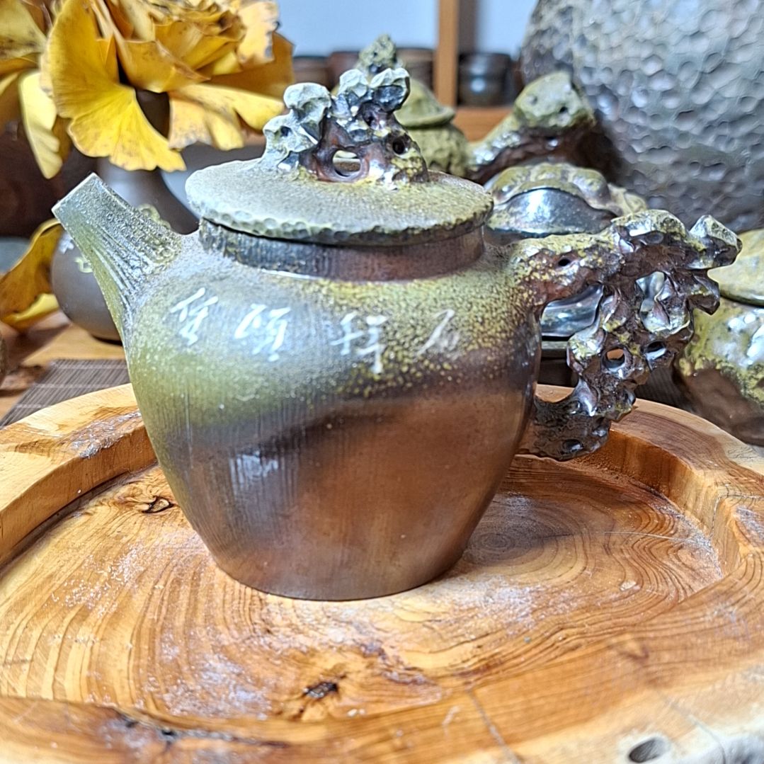 坭兴陶纯柴烧太湖石壶250c，微瑕