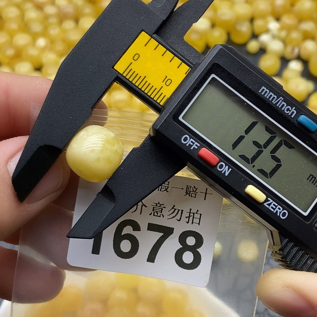 蜜蜡未镶嵌珠宝奇石1678