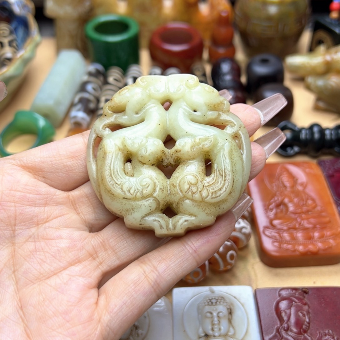 蛇纹石玉未镶嵌颈饰