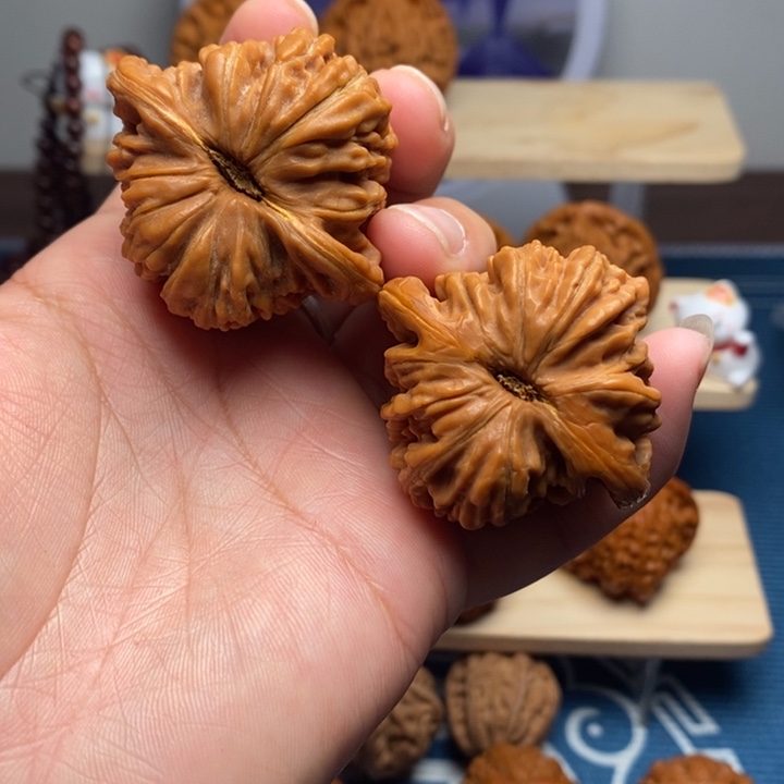 文玩核桃吊坠四座楼狮子头