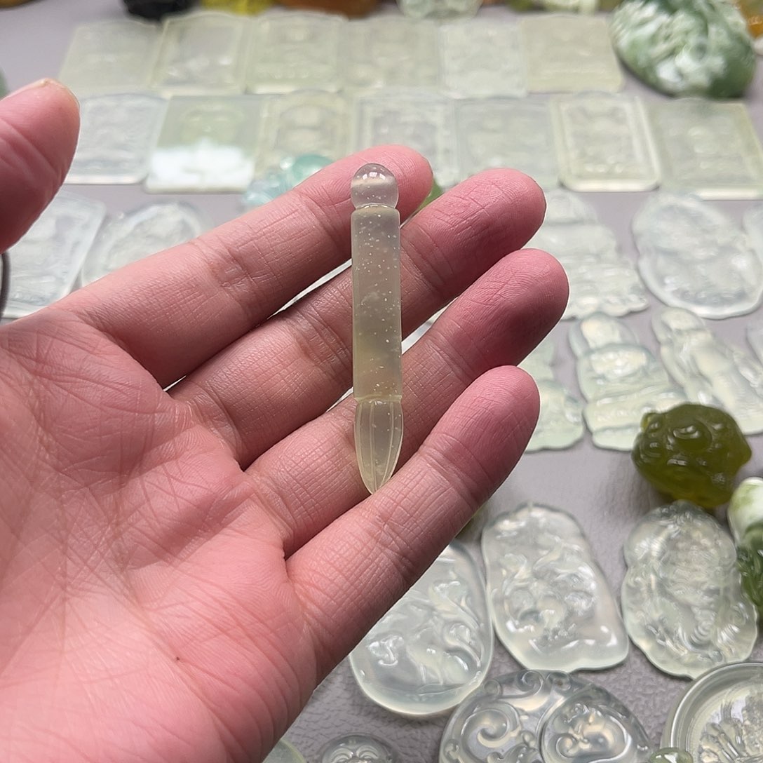 蛇纹石玉颈饰未镶嵌