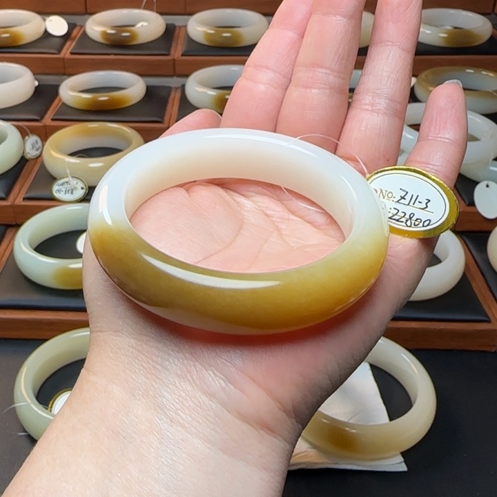 和田玉未镶嵌手镯