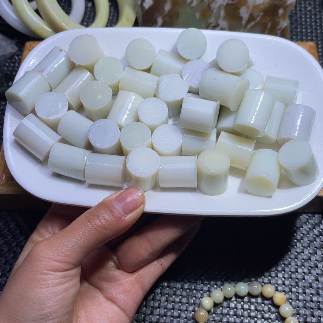 未镶嵌和田玉车挂