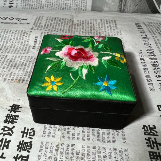 编码B594刺绣盒子（代拍链接）