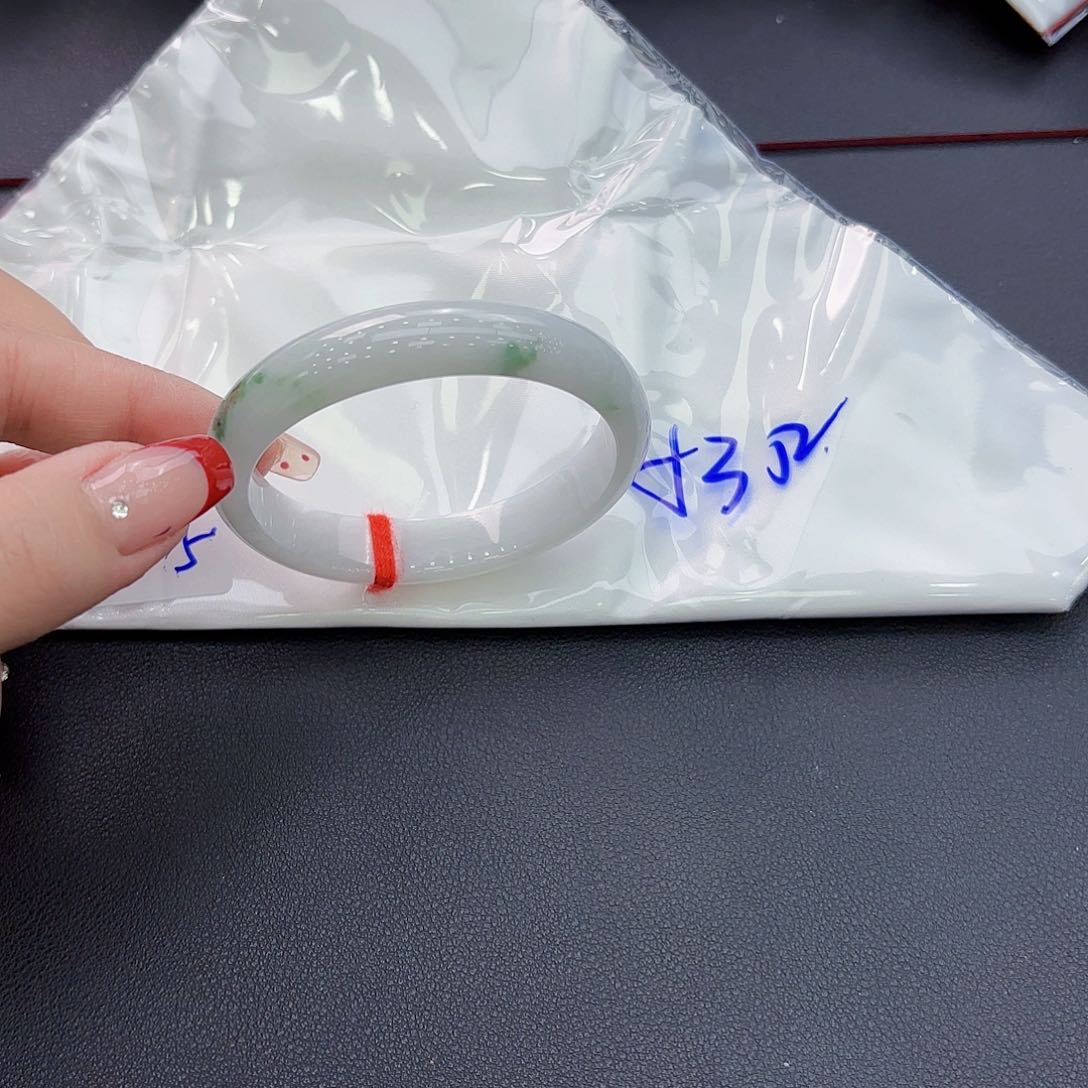 翡翠手镯未镶嵌手镯