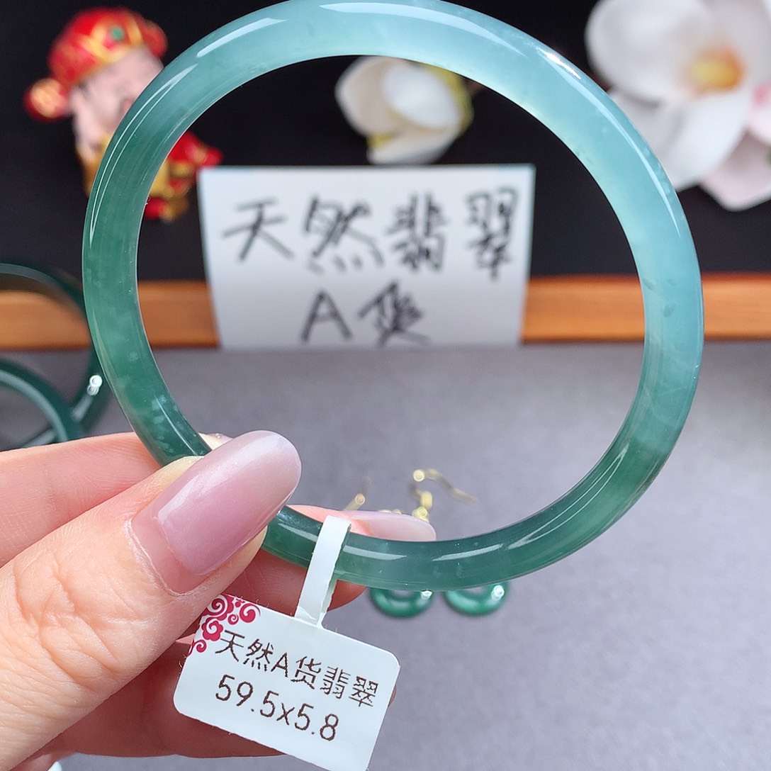 翡翠手镯（圆镯）未镶嵌