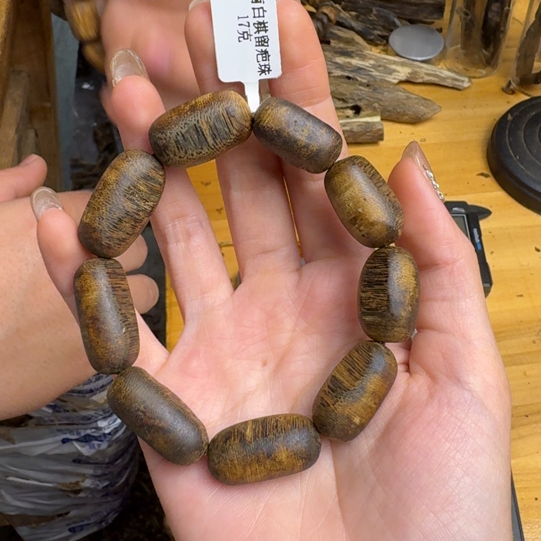 沉香手串白棋留疤珠17克