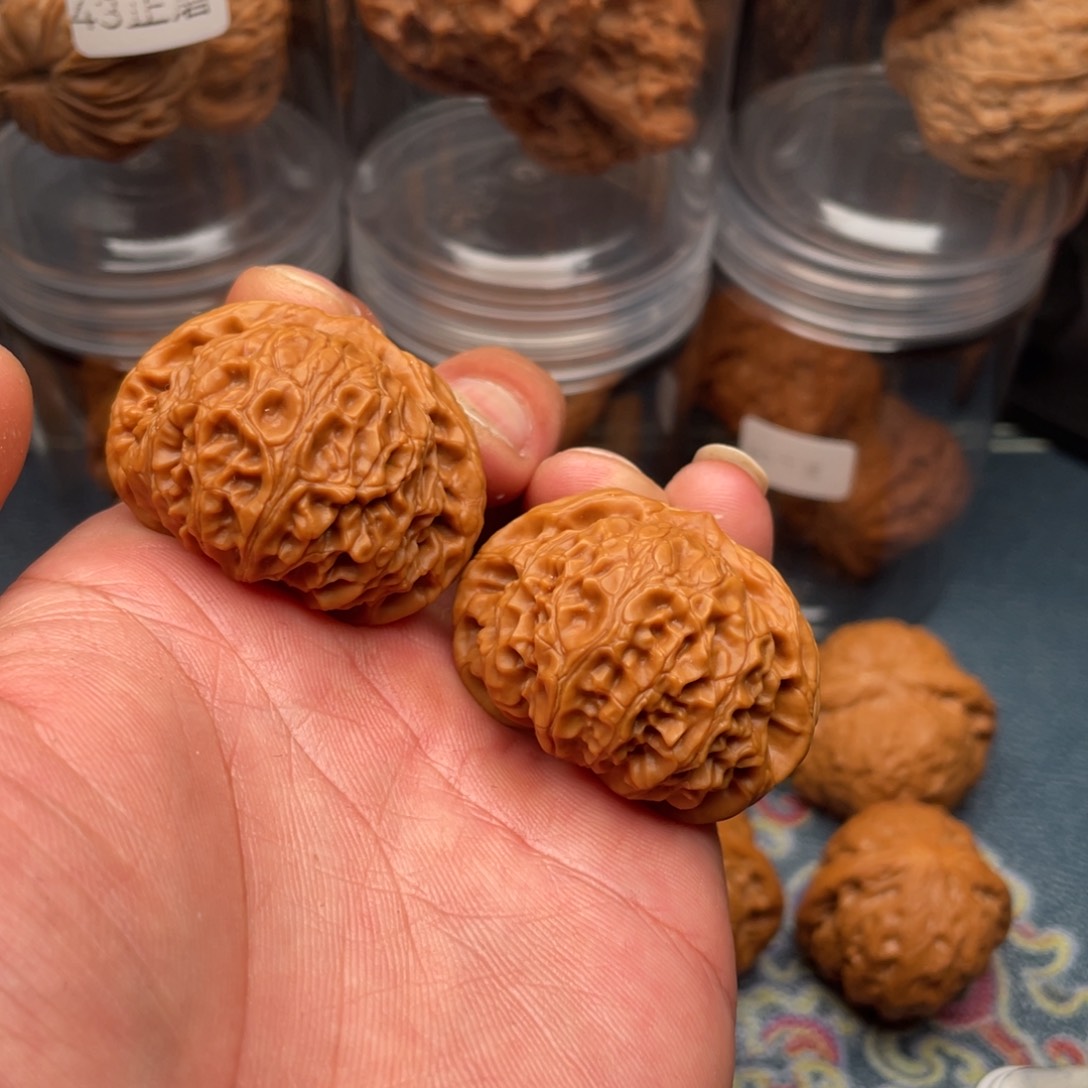 文玩核桃把件宫灯