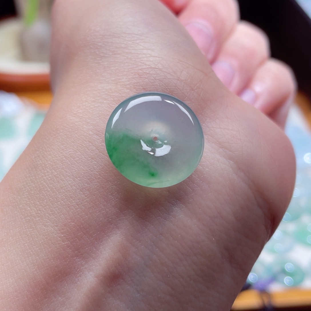 翡翠颈饰未镶嵌扣子