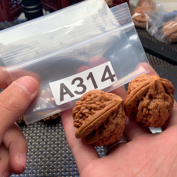 用***6文玩核桃吊坠虎头王