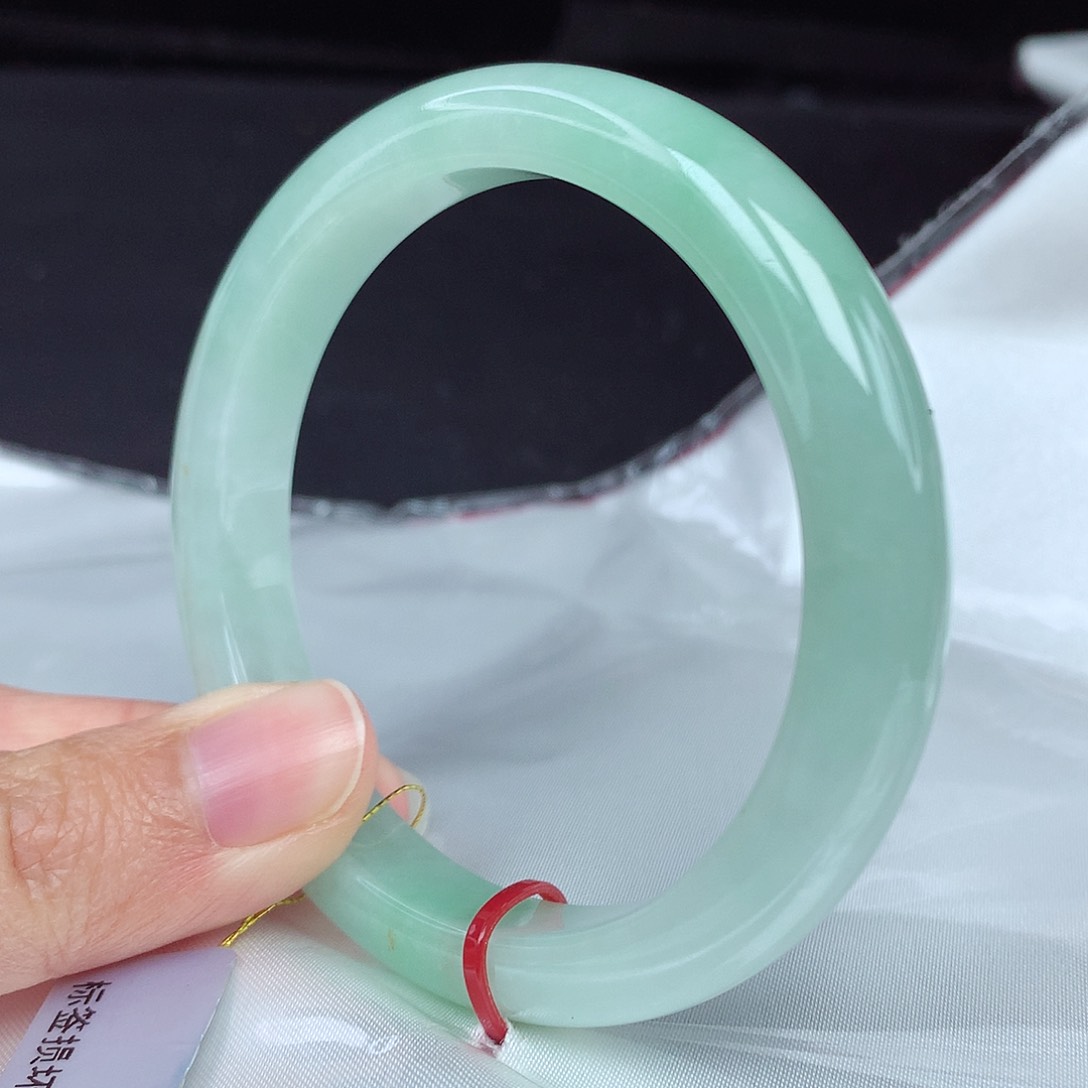 翡翠手镯未镶嵌56圈3957