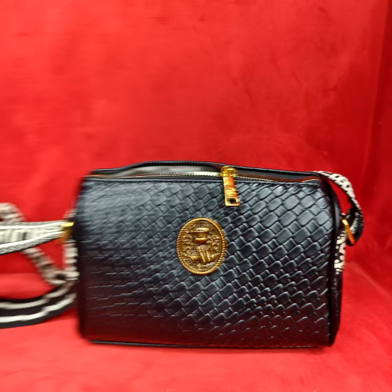 （亮牌灯点关注才可以拍）单肩斜手提包气质手提包肩包经典轻奢时尚