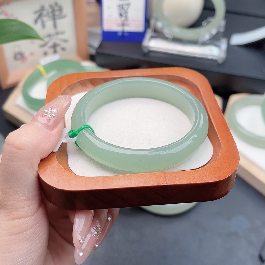 石英质玉未镶嵌手镯
