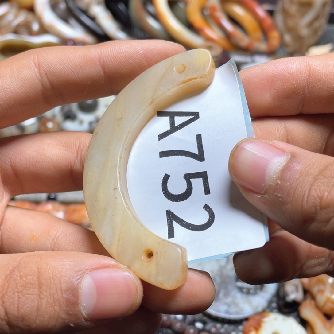 和田玉（糖玉）挂件未镶嵌