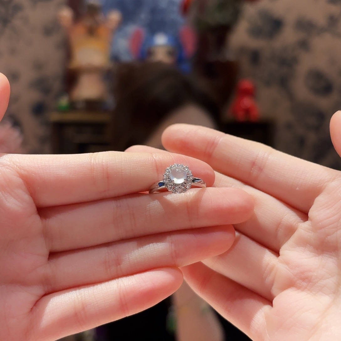 翡翠戒指18K金镶嵌戒指