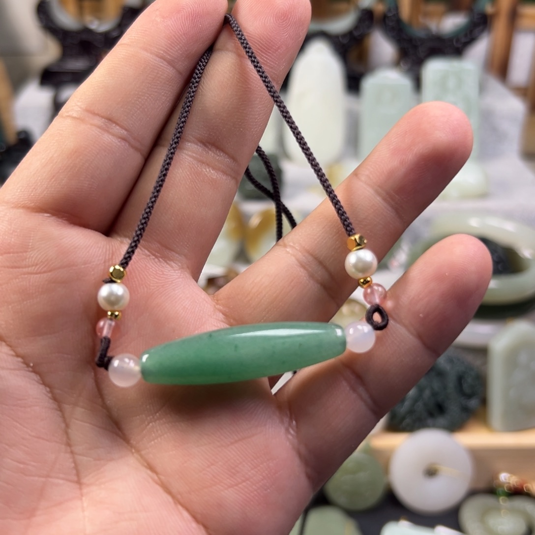 东陵石颈饰未镶嵌