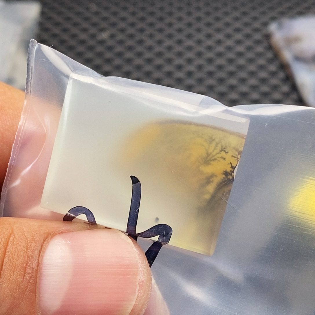 燕***舞玛瑙/玉髓未镶嵌吊坠(不含链)