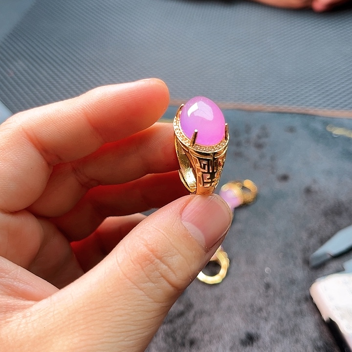 翡翠颈饰未镶嵌啊啊