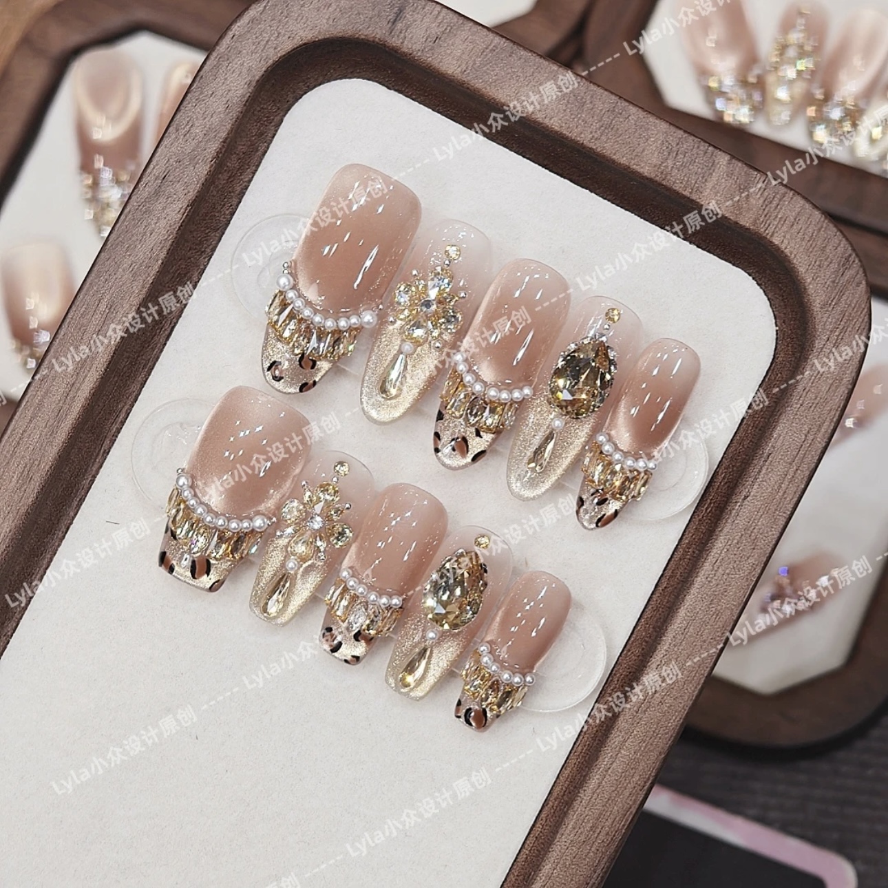 【塞莎特之泪】纯手工穿戴美甲猫眼光疗立体锆石钻爆闪蹦迪满钻