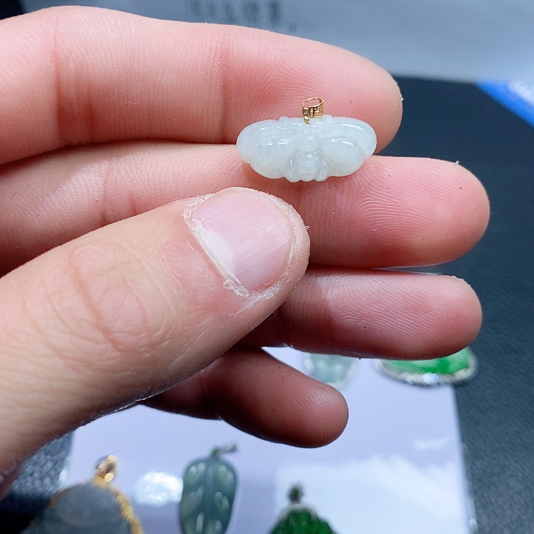 翡翠吊坠(不含链)18K金镶嵌