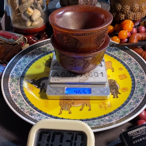 瓷片酒***颜寻呼台的一个小女孩在一