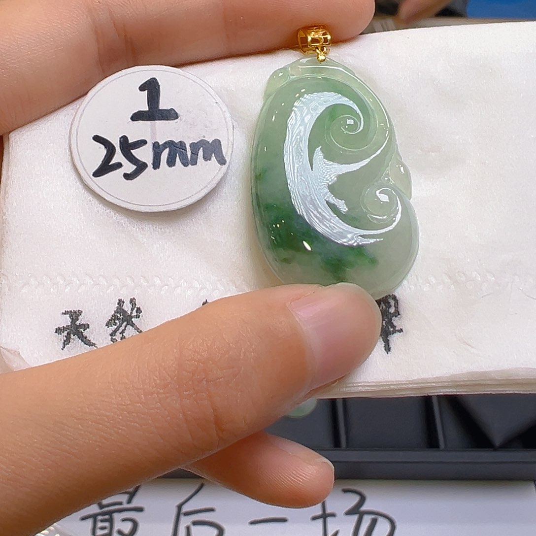 翡翠颈饰18K金镶嵌翡翠