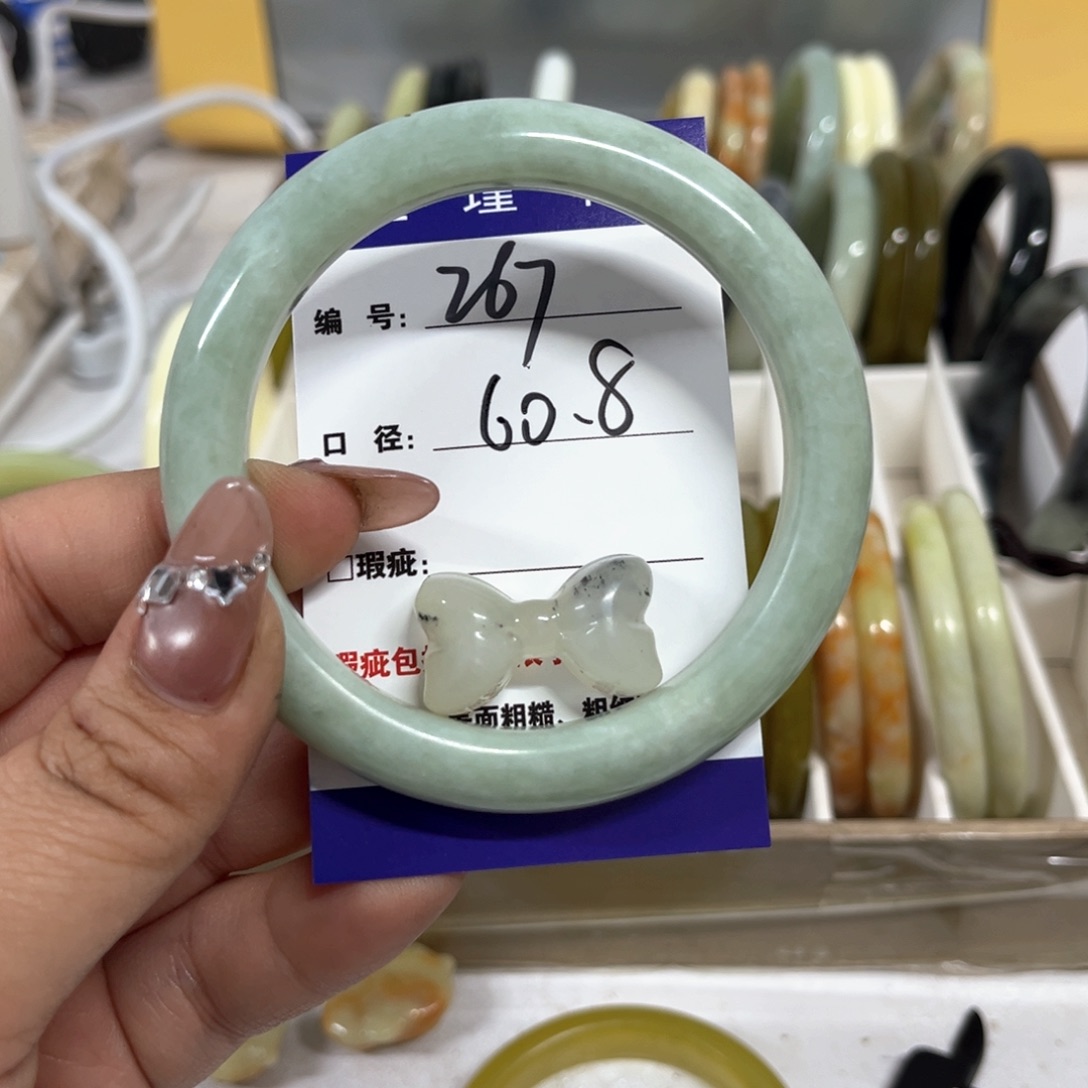 蛇纹石玉手镯未镶嵌