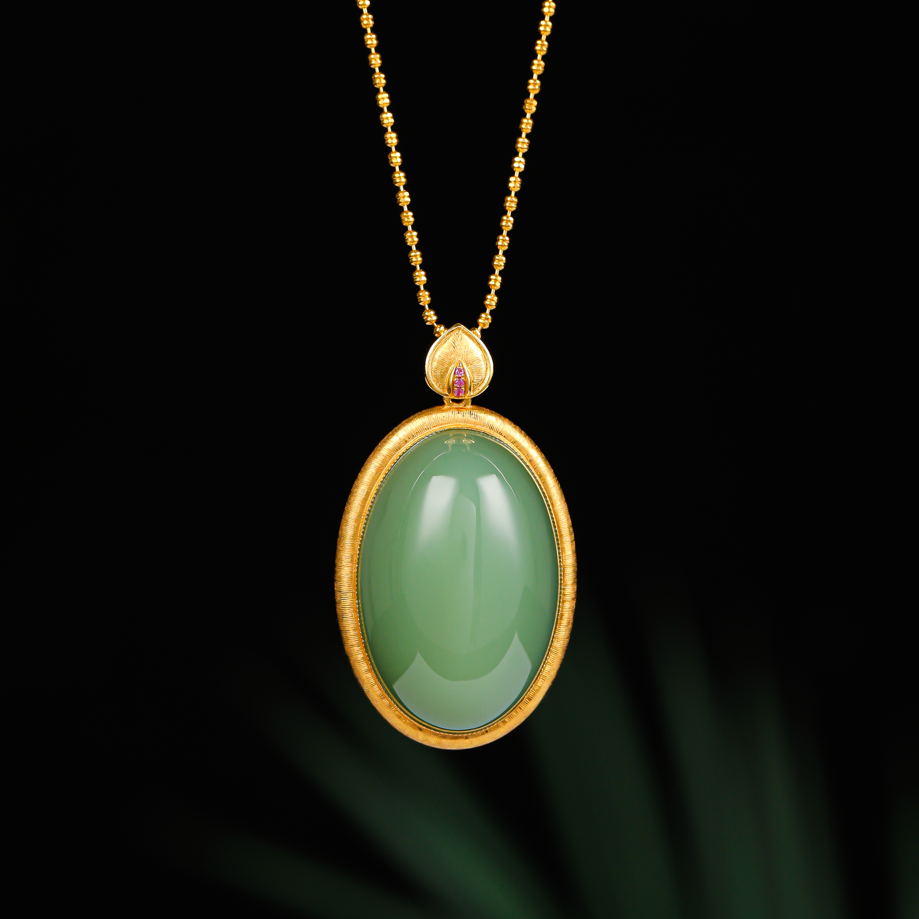 18K金镶嵌30*20*12mm粉青大旦面HNZ12440