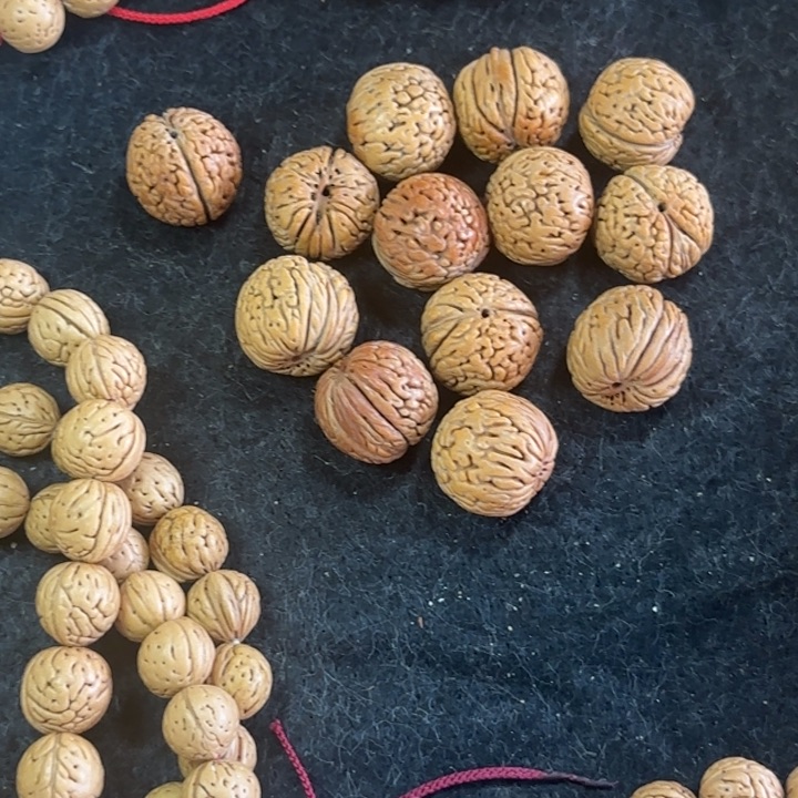 念*202532龙鳞凤尾桃核手串一条