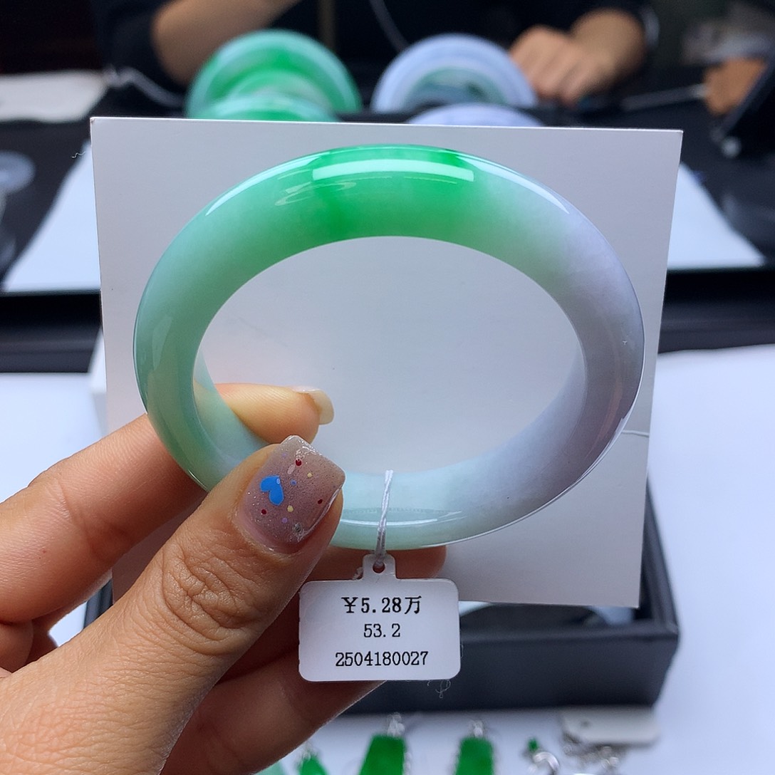 翡翠手镯未镶嵌54白底青正圈