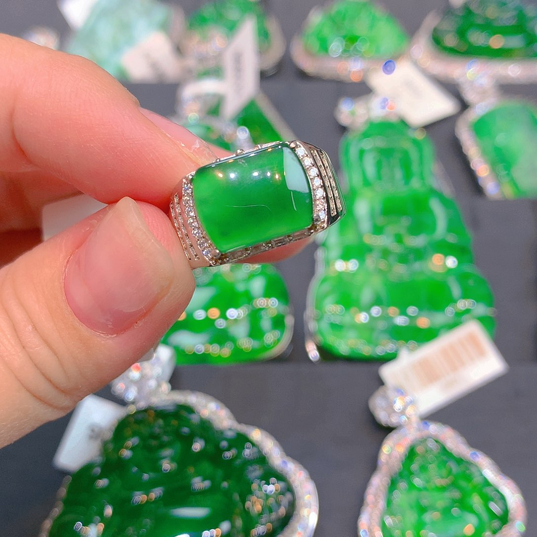 翡翠颈饰银S925镶嵌翡翠