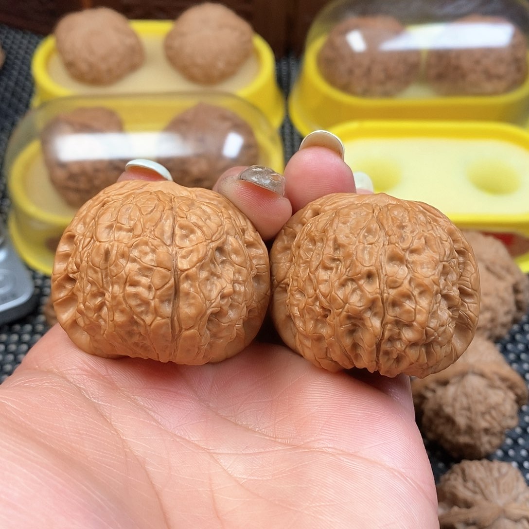 文玩核桃吊坠42尺血麒麟