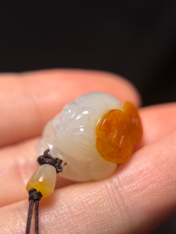 卓玉堂籽料金蟾红皮白肉提溜苏工雕刻