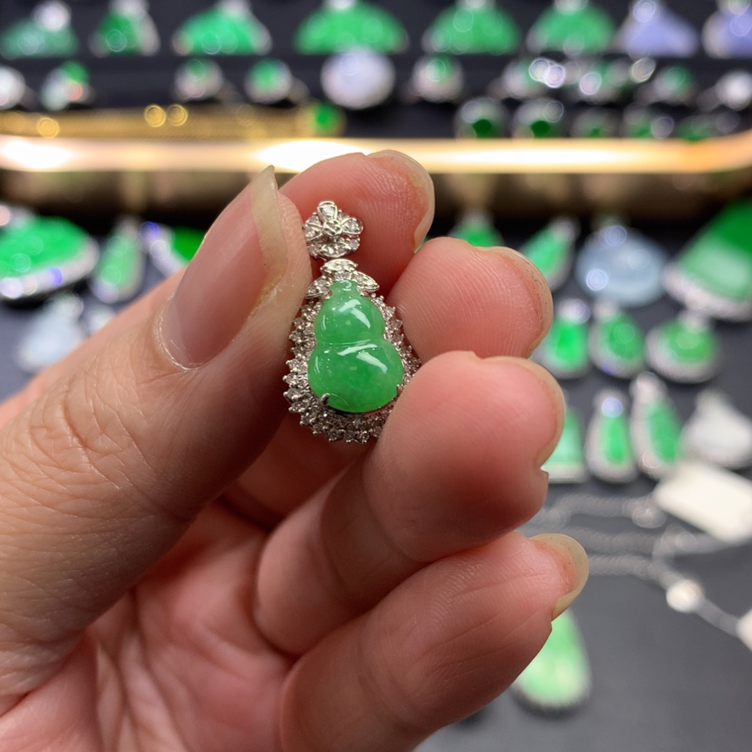 翡翠吊坠(不含链)18K金镶嵌