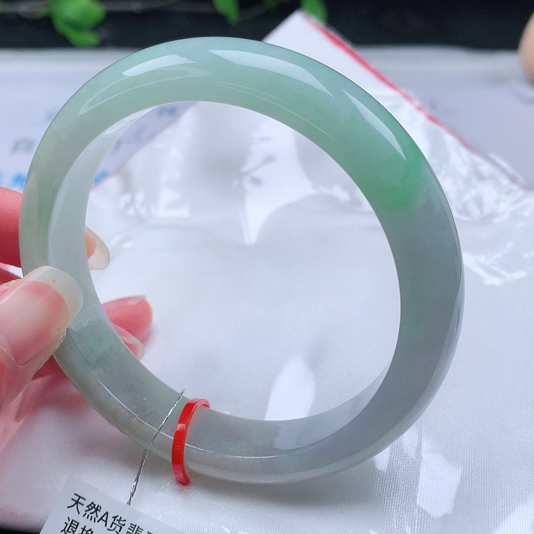 翡翠手镯未镶嵌61圈